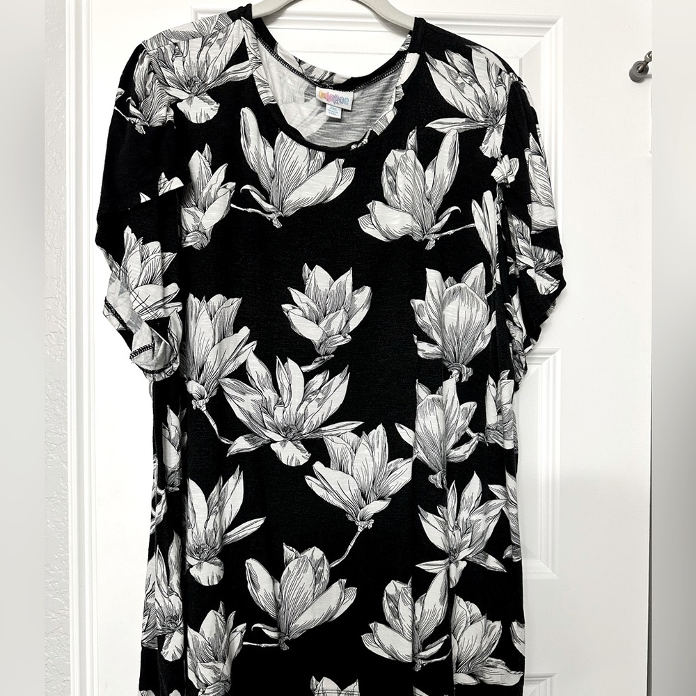 LuLaRoe tulip sleeved blouse 2XL